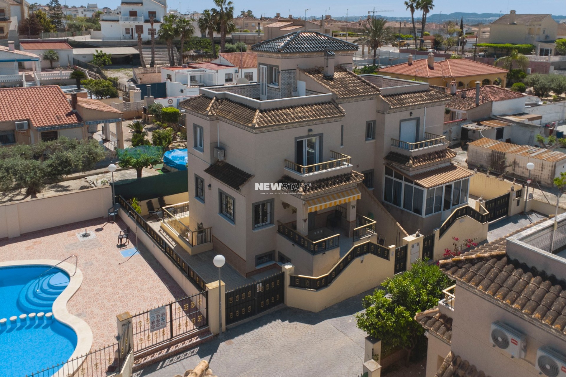 Wiederverkauf - Doppelhaushälfte - La Marina - Urb. El Oasis