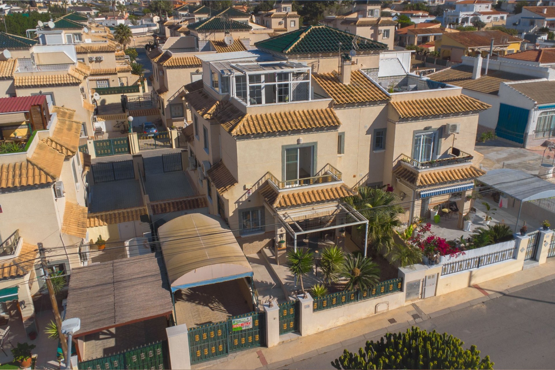 Wiederverkauf - Doppelhaushälfte mit vier Schlafzimmern - La Marina - Urb. El Oasis