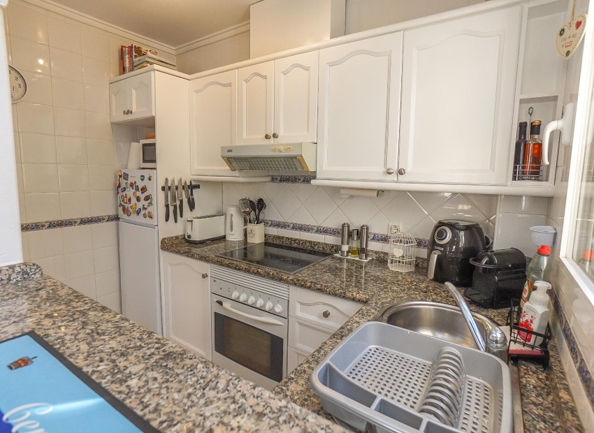 Wiederverkauf - Doppelhaushälfte mit vier Schlafzimmern - La Marina - Urb. El Oasis