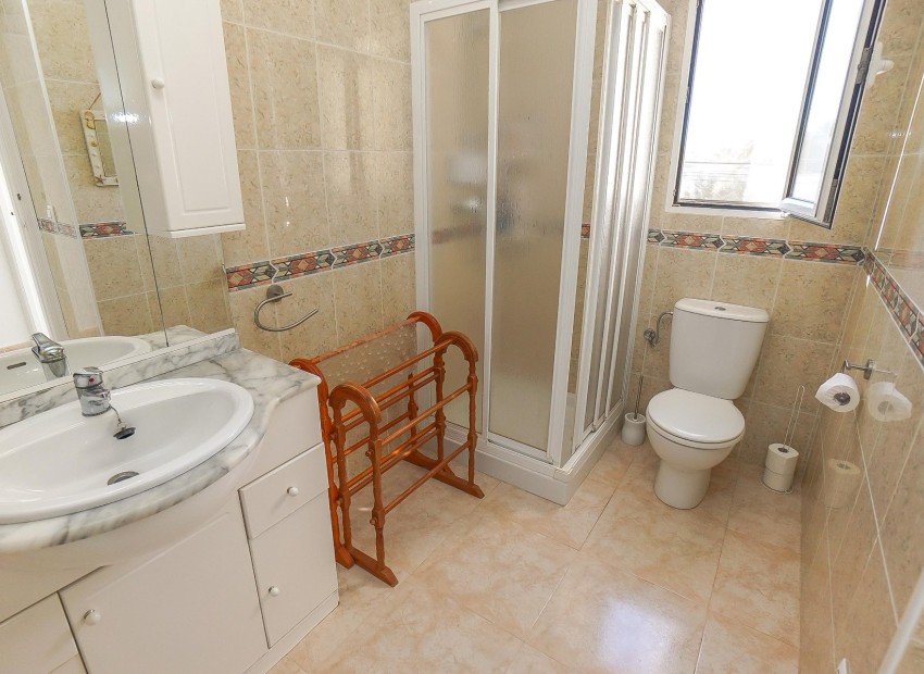 Wiederverkauf - Doppelhaushälfte mit vier Schlafzimmern - La Marina - Urb. El Oasis