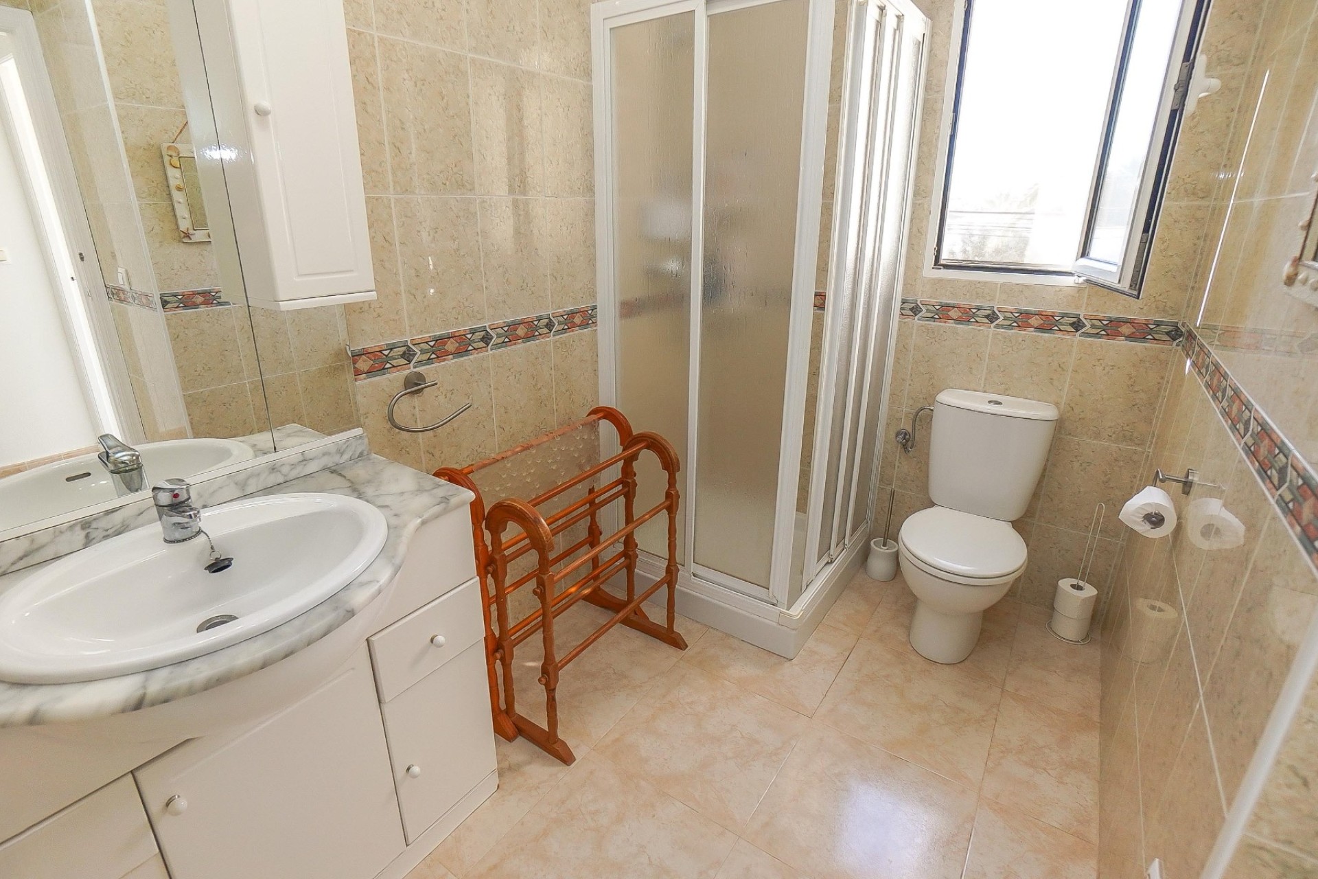 Wiederverkauf - Doppelhaushälfte mit vier Schlafzimmern - La Marina - Urb. El Oasis