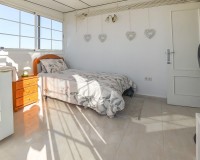 Wiederverkauf - Doppelhaushälfte mit vier Schlafzimmern - La Marina - Urb. El Oasis