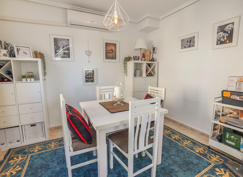 Wiederverkauf - Doppelhaushälfte mit vier Schlafzimmern - La Marina - Urb. El Oasis