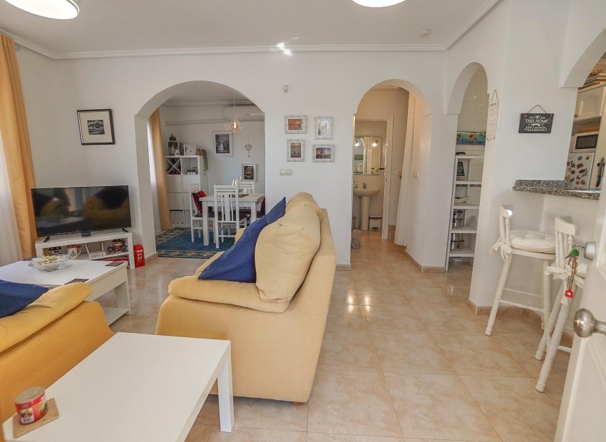 Wiederverkauf - Doppelhaushälfte mit vier Schlafzimmern - La Marina - Urb. El Oasis