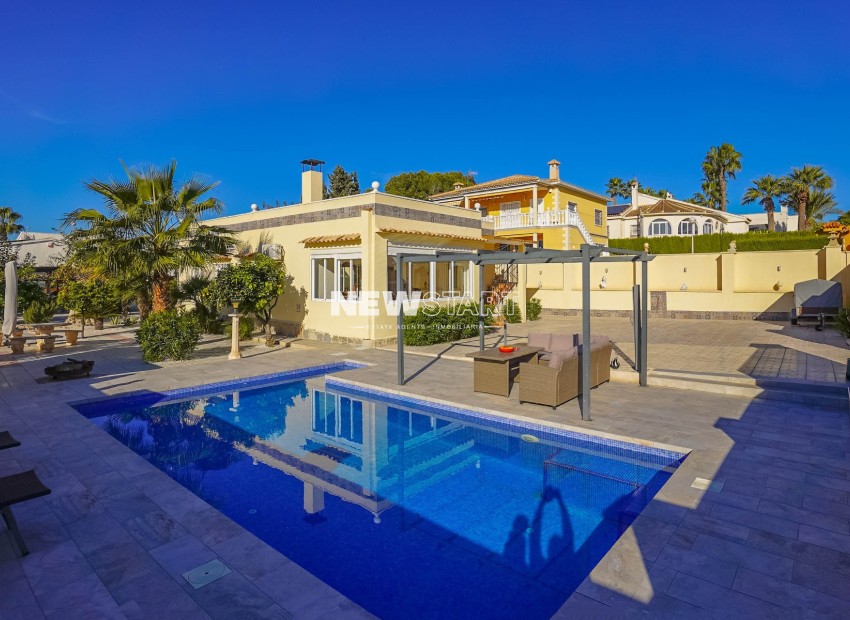 Wiederverkauf - Freistehend - La Marina - Urb. El Oasis