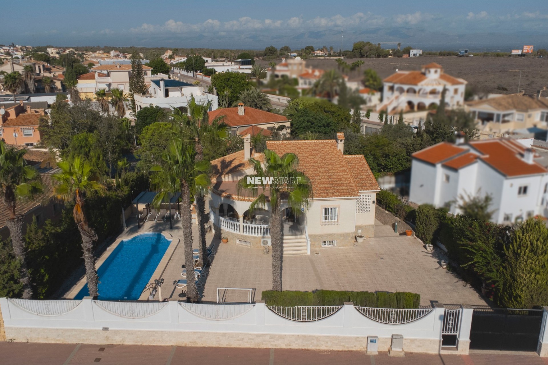 Wiederverkauf - Freistehend - La Marina - Urb. La Escuera