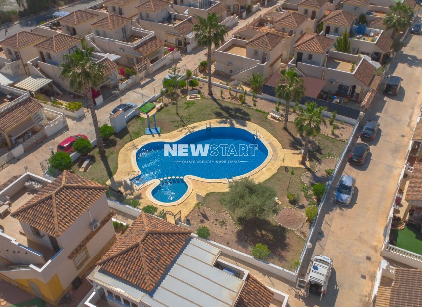 Wiederverkauf - Freistehend - La Marina - Urb. La Marina