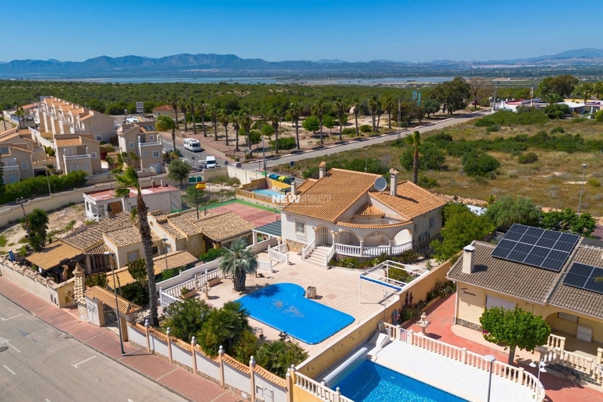Wiederverkauf - Freistehend - La Marina - Urb. La Marina