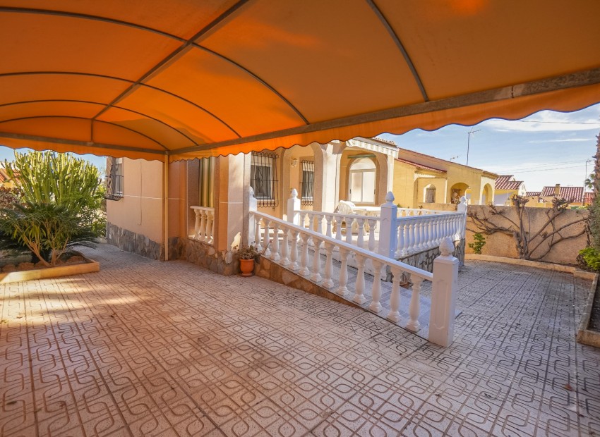 Wiederverkauf - Freistehende Villa - La Marina - Urb. La Marina