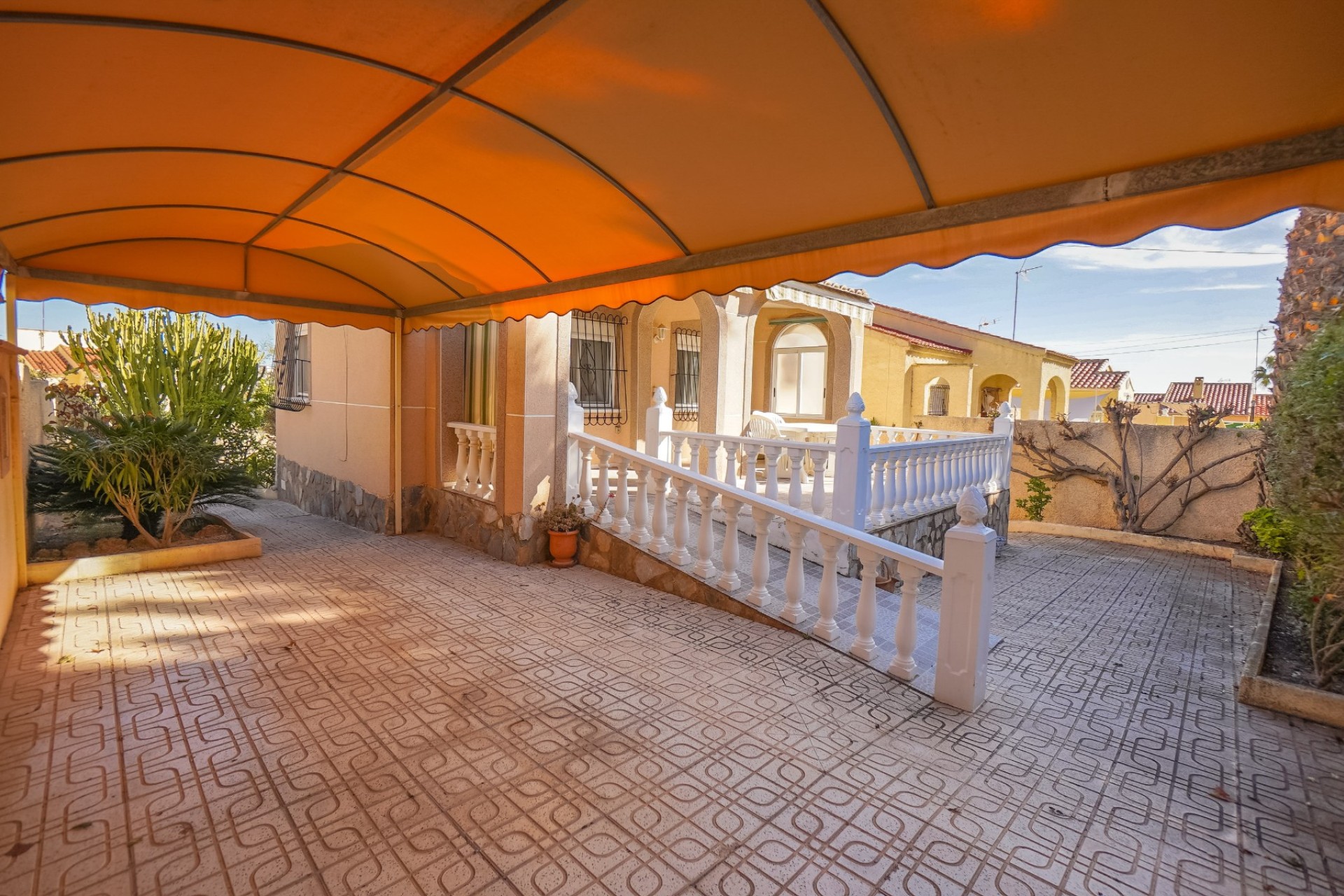 Wiederverkauf - Freistehende Villa - La Marina - Urb. La Marina