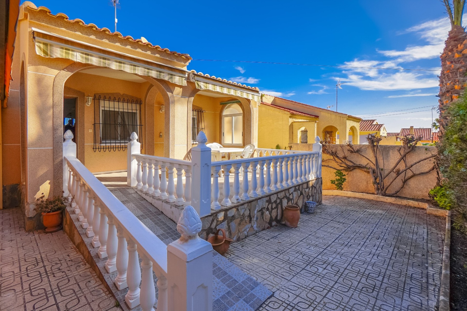 Wiederverkauf - Freistehende Villa - La Marina - Urb. La Marina