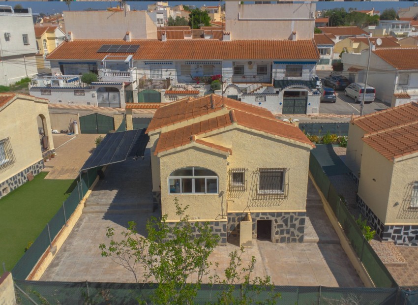 Wiederverkauf - Freistehende Villa - La Marina - Urb. La Marina