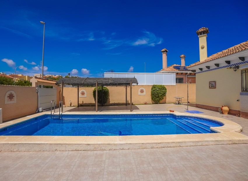 Wiederverkauf - Freistehende Villa - La Marina - Urb. La Marina