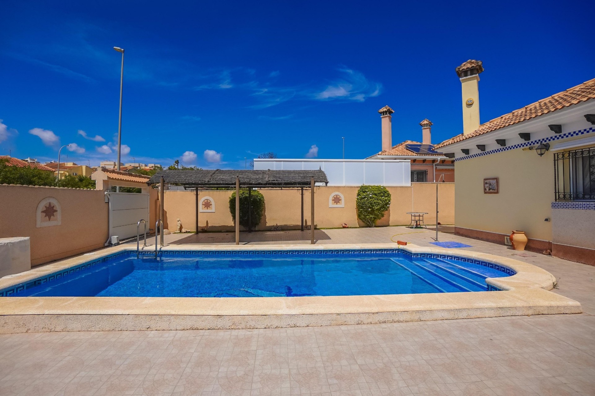 Wiederverkauf - Freistehende Villa - La Marina - Urb. La Marina