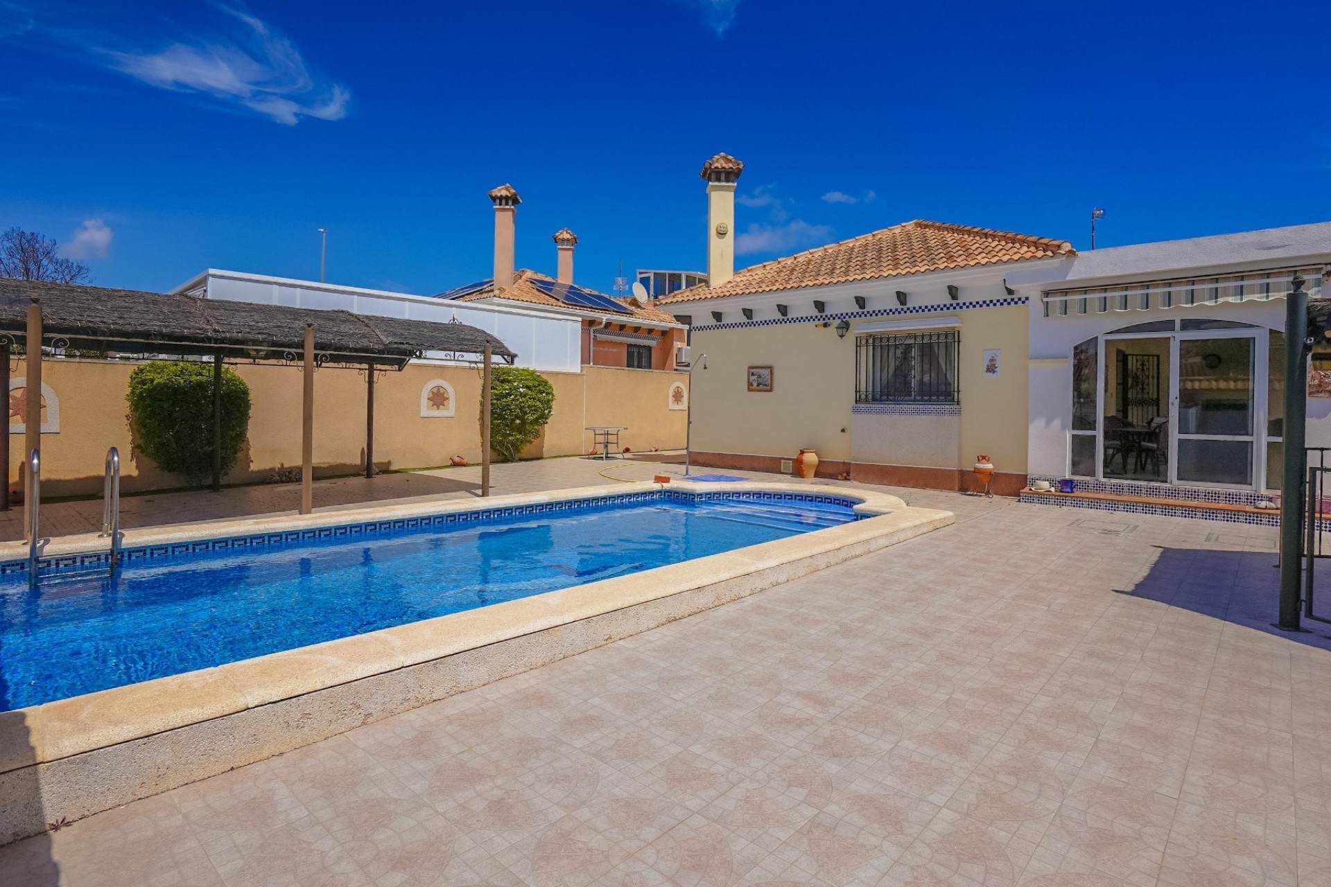 Wiederverkauf - Freistehende Villa - La Marina - Urb. La Marina