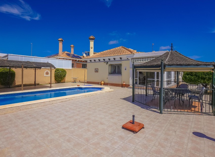 Wiederverkauf - Freistehende Villa - La Marina - Urb. La Marina
