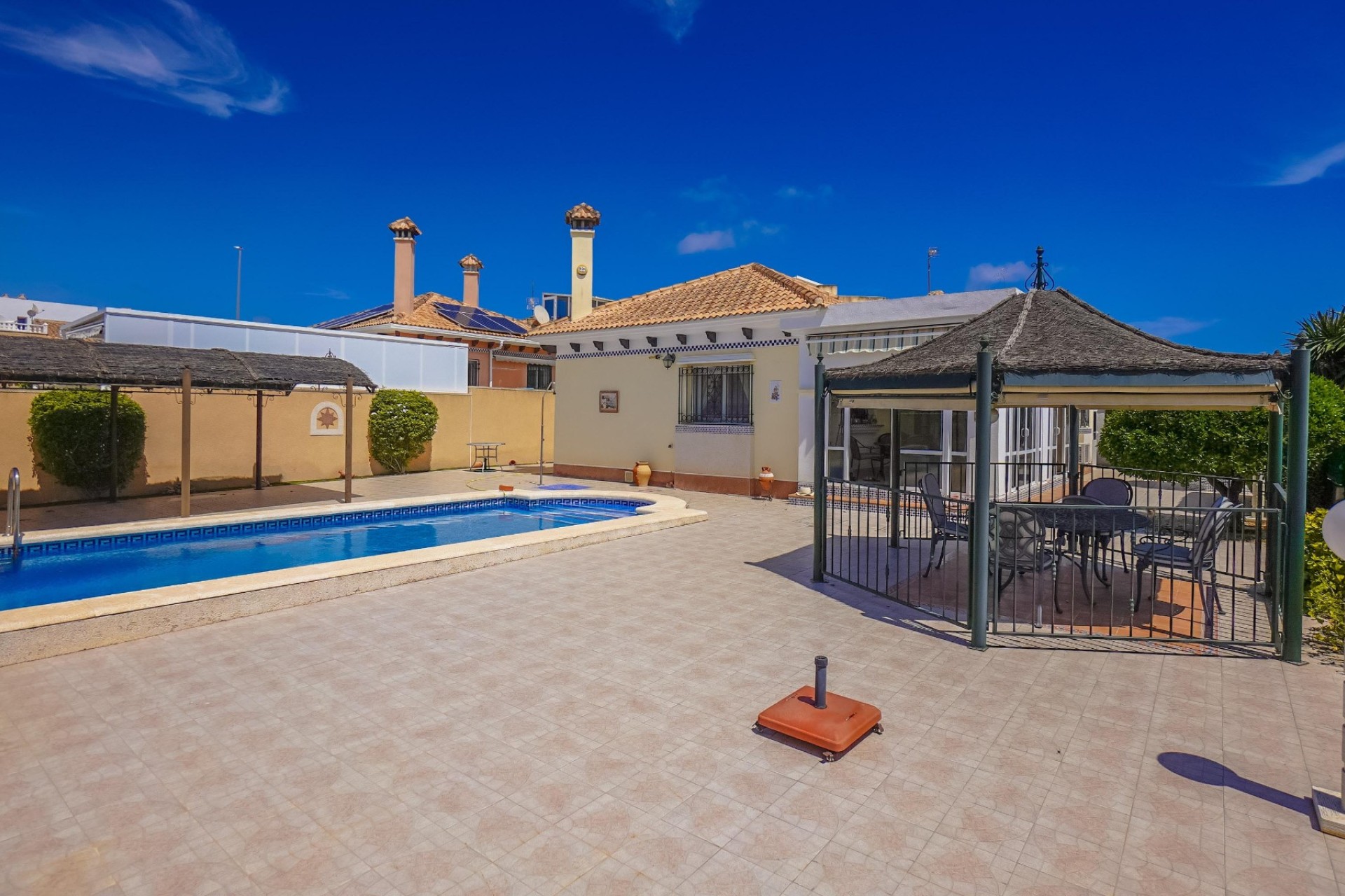 Wiederverkauf - Freistehende Villa - La Marina - Urb. La Marina