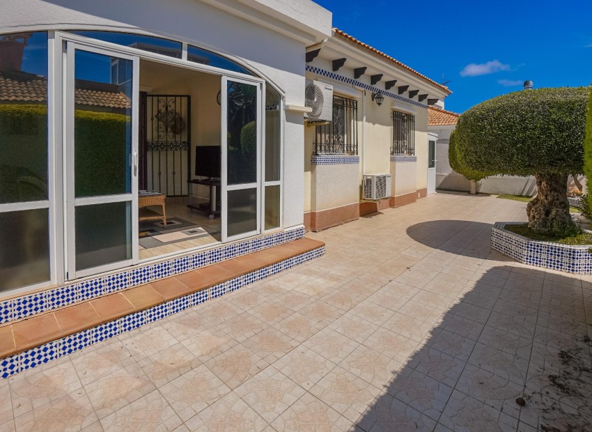 Wiederverkauf - Freistehende Villa - La Marina - Urb. La Marina