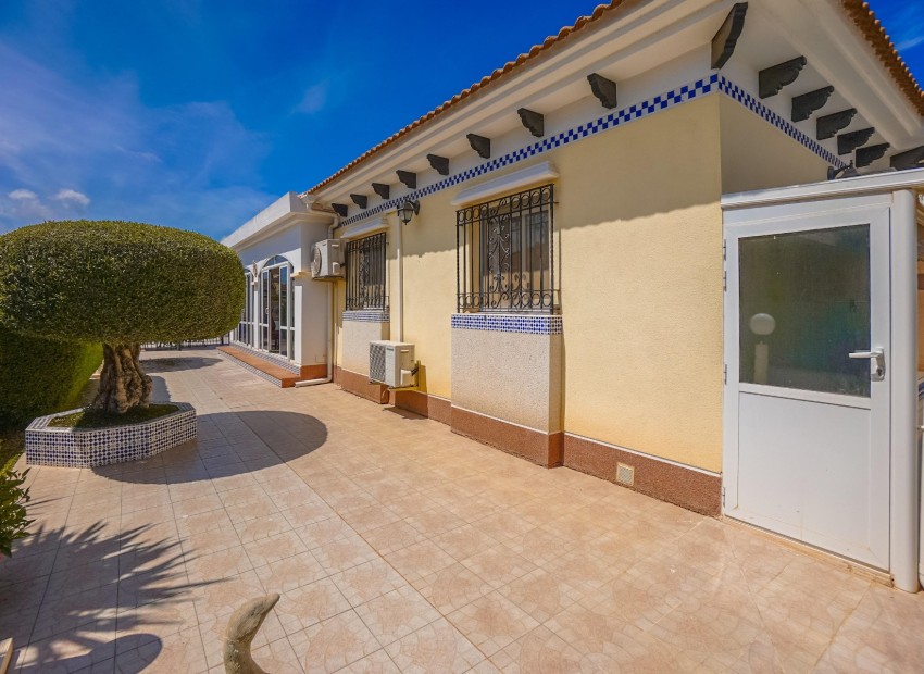 Wiederverkauf - Freistehende Villa - La Marina - Urb. La Marina