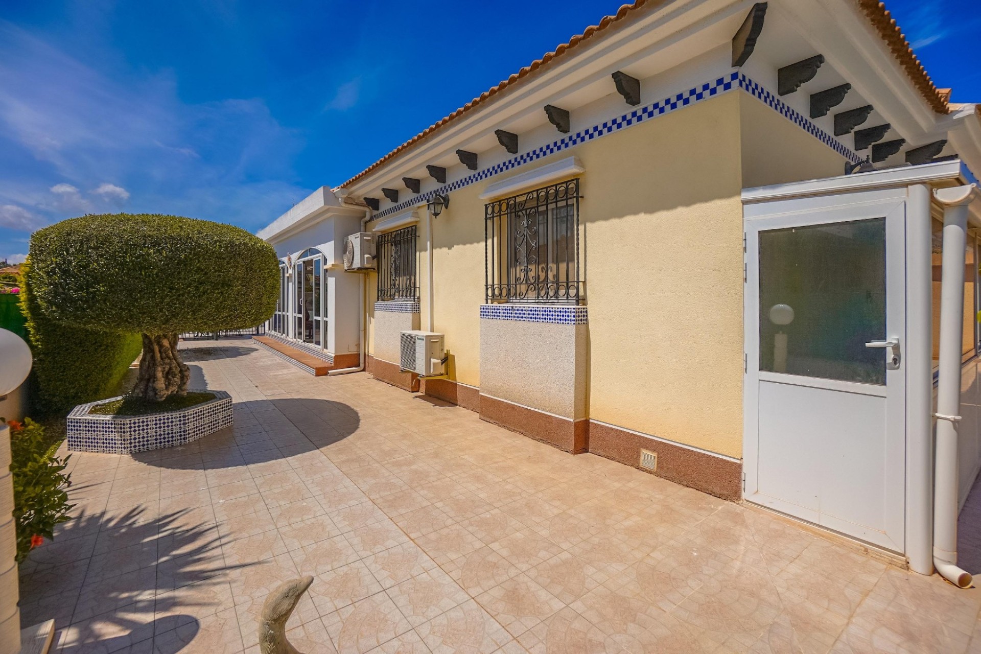Wiederverkauf - Freistehende Villa - La Marina - Urb. La Marina