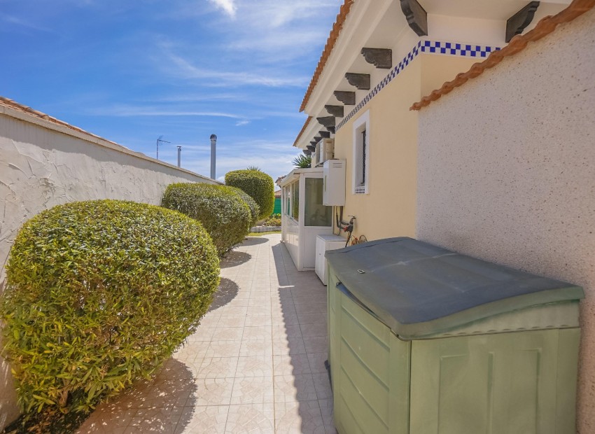 Wiederverkauf - Freistehende Villa - La Marina - Urb. La Marina