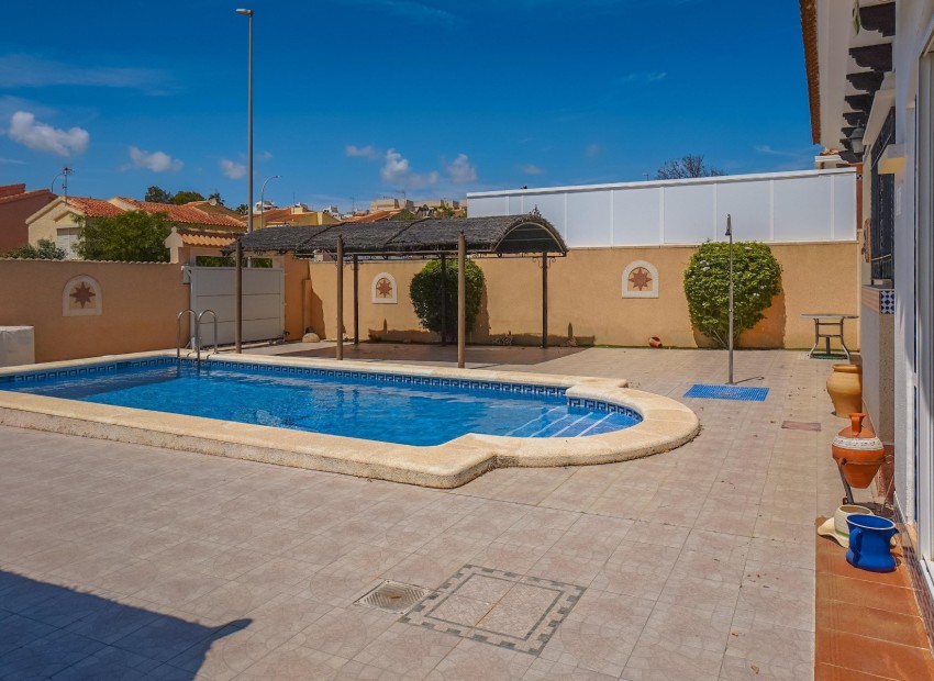 Wiederverkauf - Freistehende Villa - La Marina - Urb. La Marina