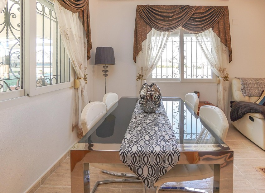 Wiederverkauf - Freistehende Villa - La Marina - Urb. La Marina