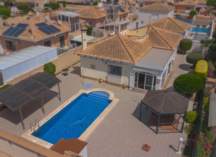 Wiederverkauf - Freistehende Villa - La Marina - Urb. La Marina