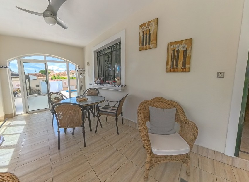 Wiederverkauf - Freistehende Villa - La Marina - Urb. La Marina