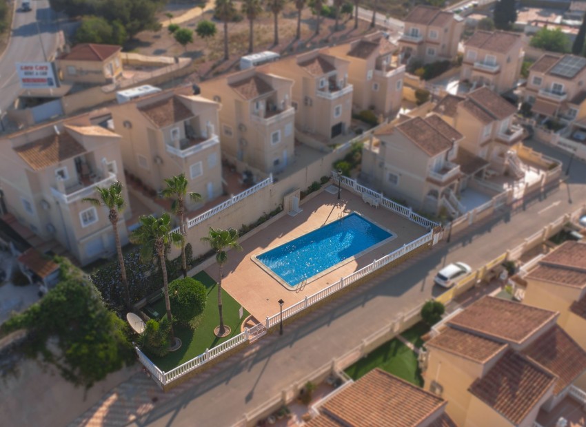 Wiederverkauf - Freistehende Villa - La Marina - Urb. La Marina