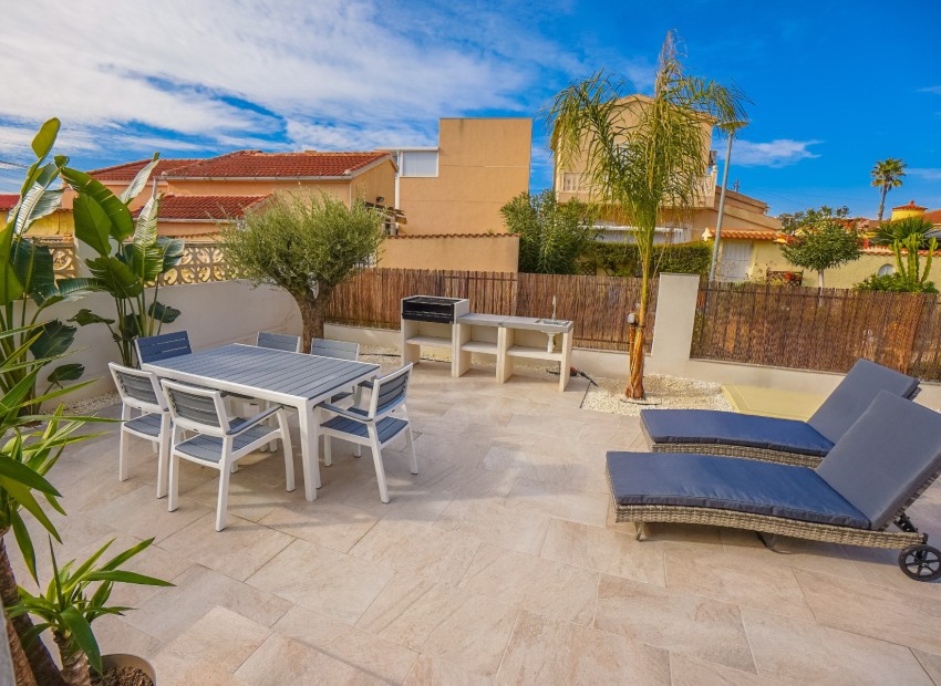 Wiederverkauf - Freistehende Villa - La Marina - Urb. La Marina