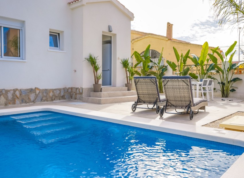 Wiederverkauf - Freistehende Villa - La Marina - Urb. La Marina