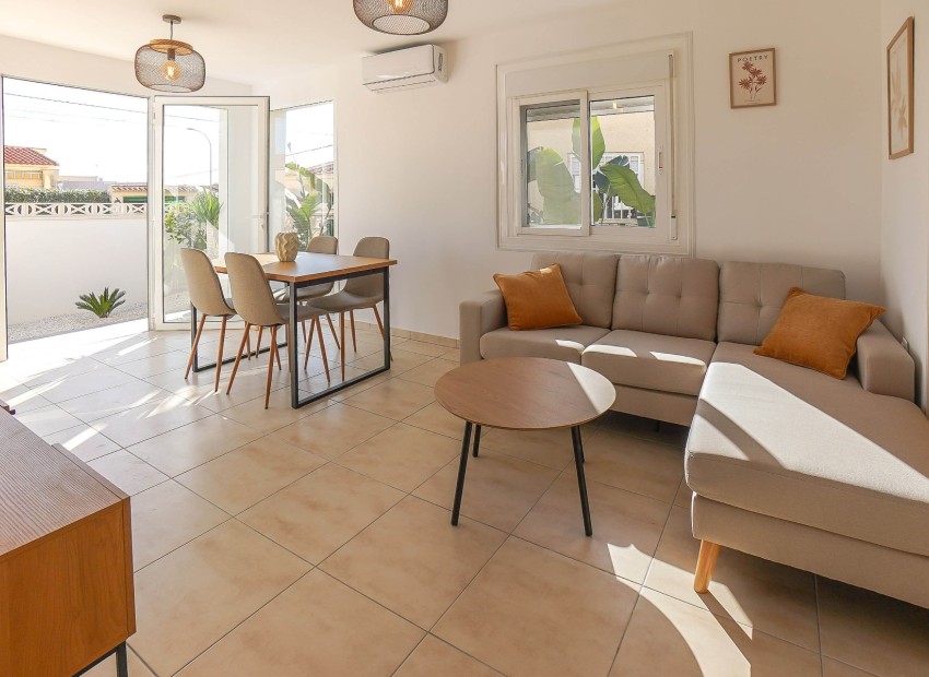 Wiederverkauf - Freistehende Villa - La Marina - Urb. La Marina