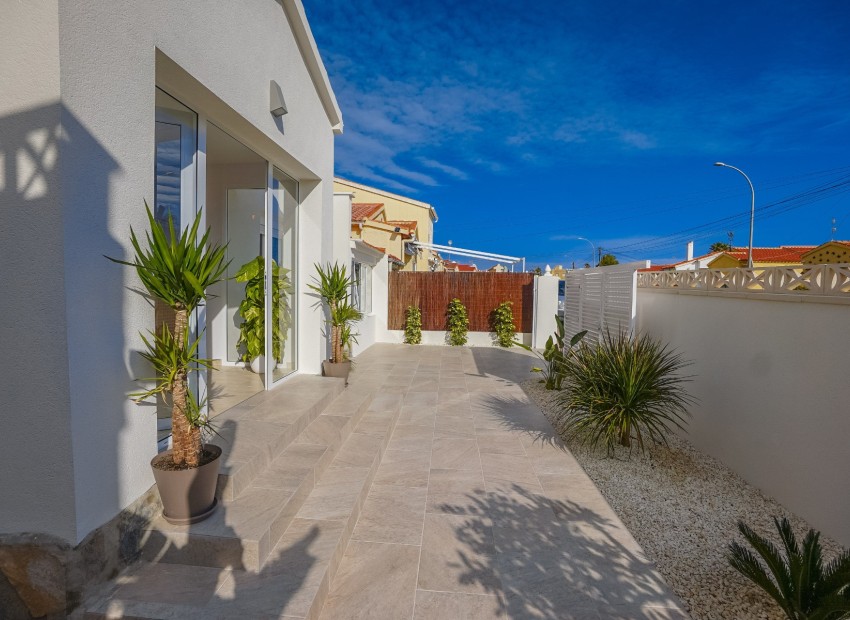 Wiederverkauf - Freistehende Villa - La Marina - Urb. La Marina