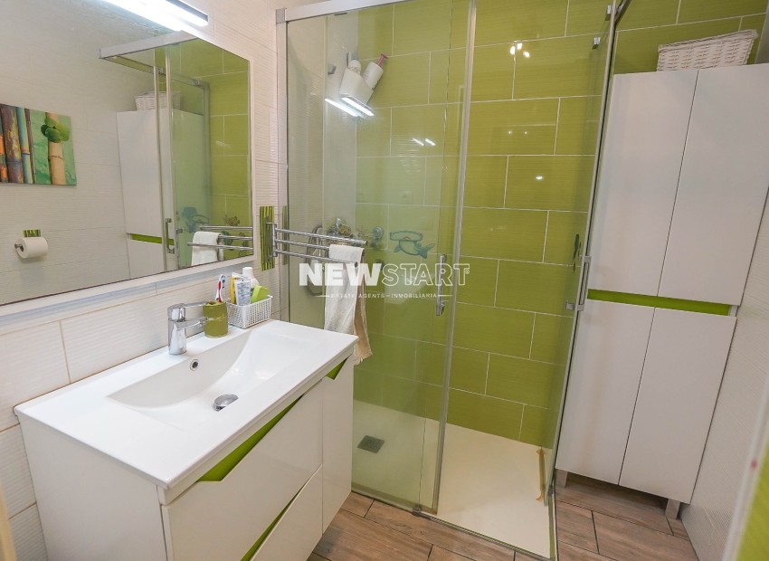 Wiederverkauf - Reihenhaus - La Marina - Urb. La Marina