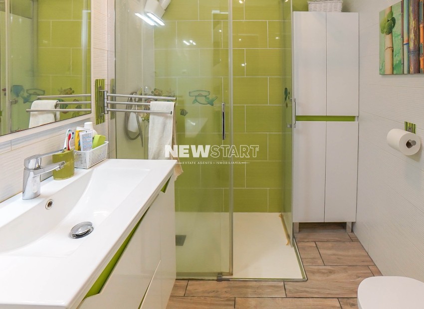 Wiederverkauf - Reihenhaus - La Marina - Urb. La Marina