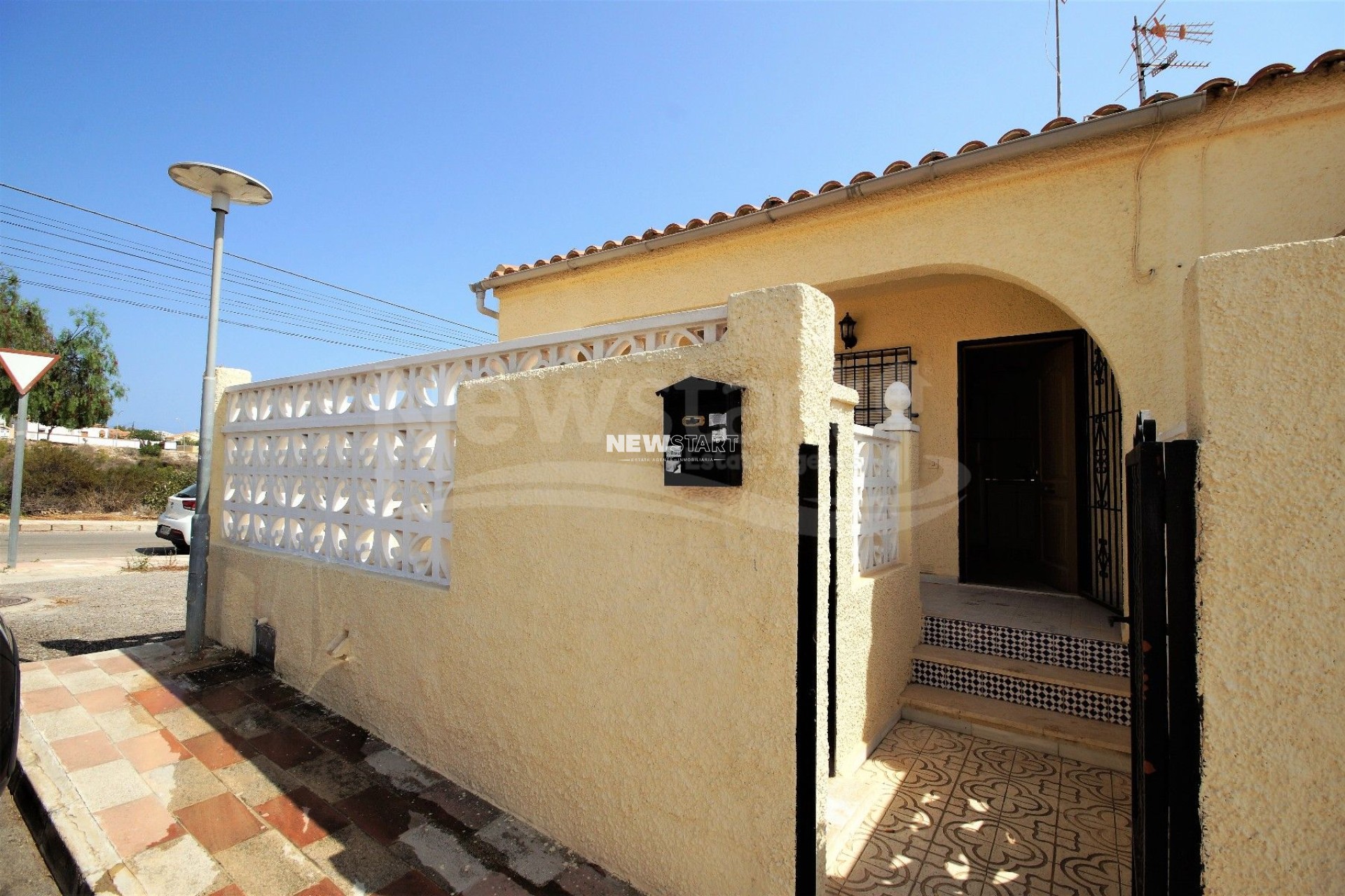 Wiederverkauf - Reihenhaus - La Marina - Urb. La Marina