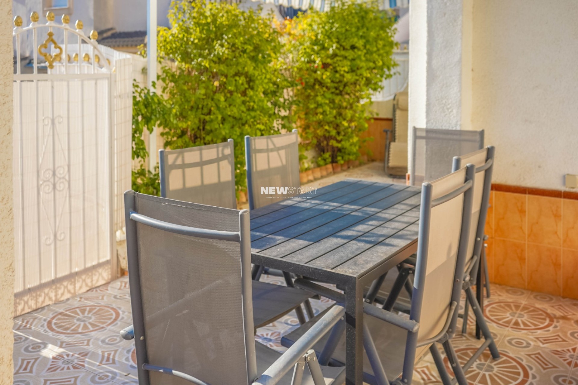 Wiederverkauf - Stadthaus - La Marina - Urb. El Oasis