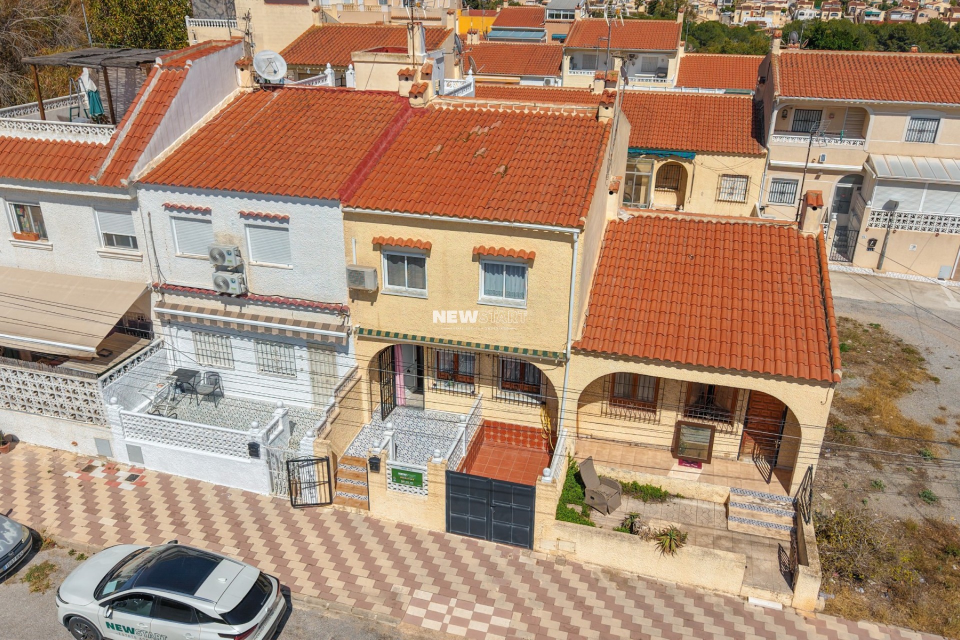 Wiederverkauf - Stadthaus - La Marina - Urb. La Marina
