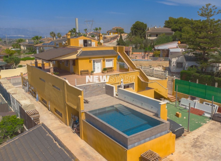 Wiederverkauf - Villa - La Marina - Urb. El Oasis