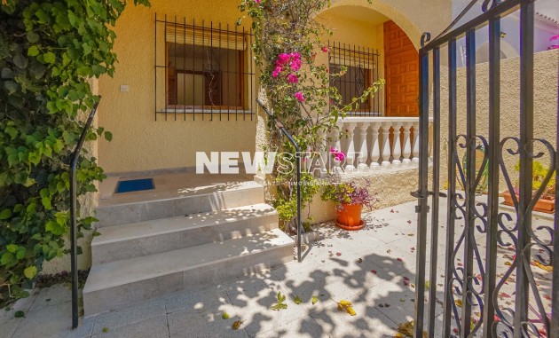 Resale - End Terraced - La Marina - Urb. La Marina