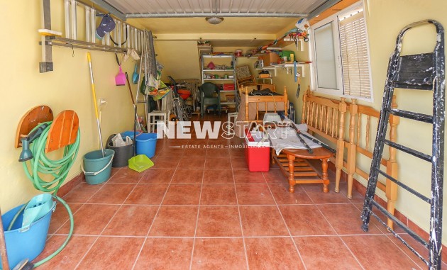 Resale - End Terrace - La Marina - Urb. La Marina