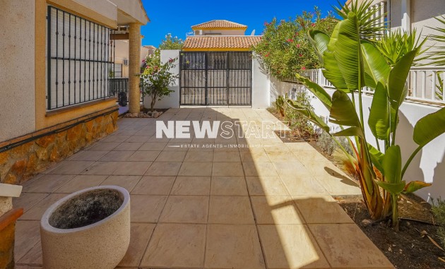 Wiederverkauf - Freistehend - La Marina - Urb. La Marina