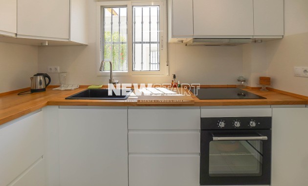 Wiederverkauf - Freistehend - La Marina - Urb. La Marina