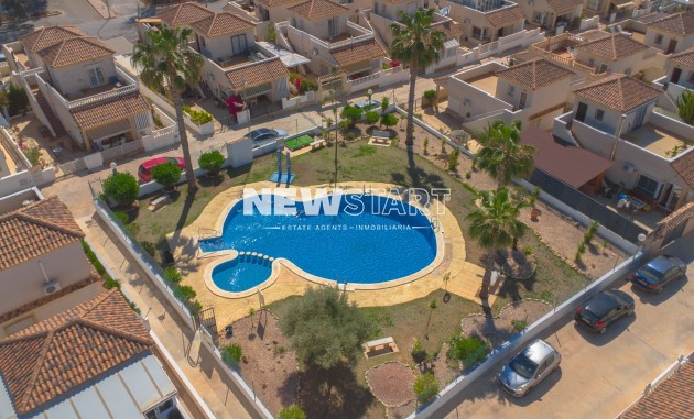 Wiederverkauf - Freistehend - La Marina - Urb. La Marina