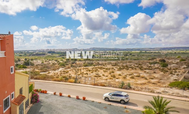 Resale - Townhouse - La Marina - Urb. La Marina