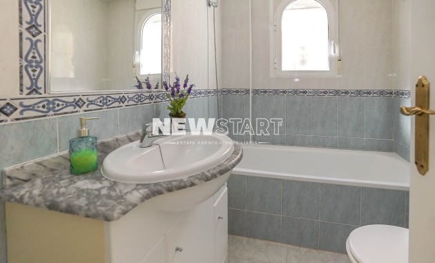 Återförsäljning - Fristående - La Marina - Urb. La Marina