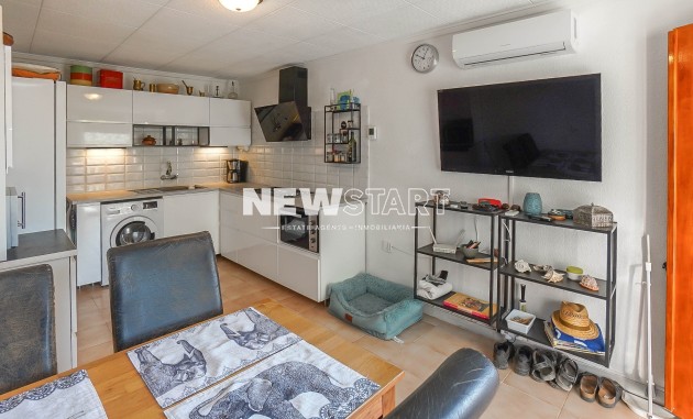 Resale - End Terrace - La Marina - Urb. La Marina