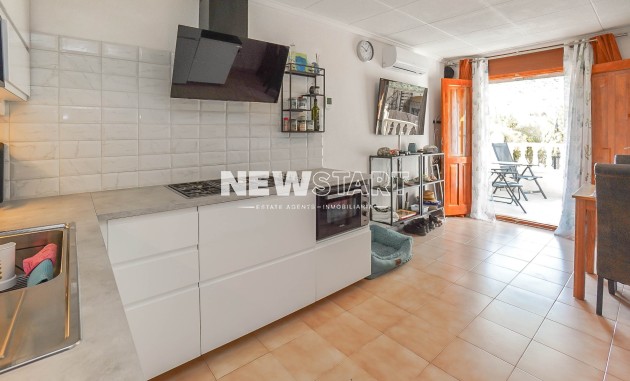 Resale - End Terrace - La Marina - Urb. La Marina