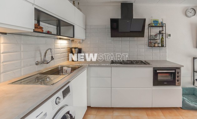 Resale - End Terrace - La Marina - Urb. La Marina